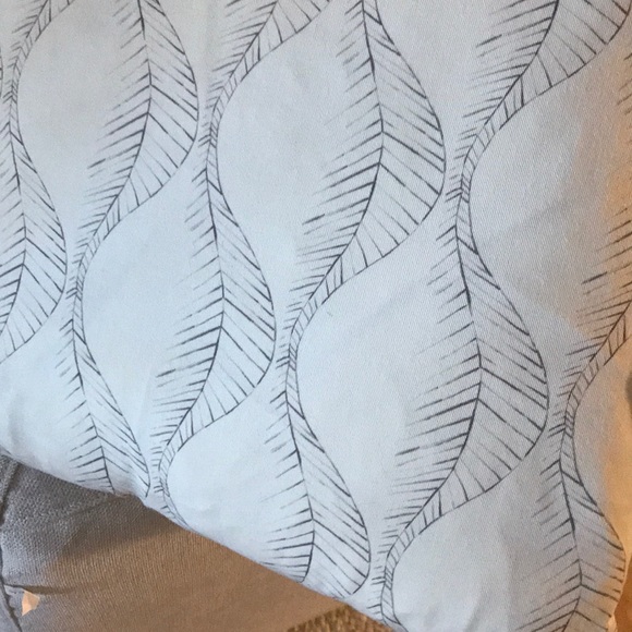 Beautiful Pillows - Picture 3 of 4